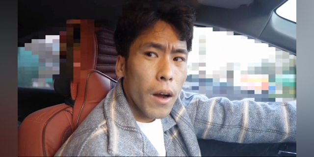 果冻传媒-真实拍摄计划女模特面试：面试官的双目灼灼，手不老实，她羞涩回应，你猜她会答应吗？